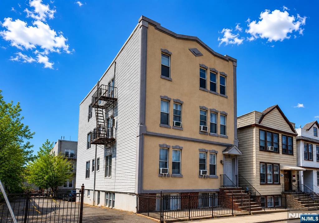 305 Cator Avenue 101 - Photo 2