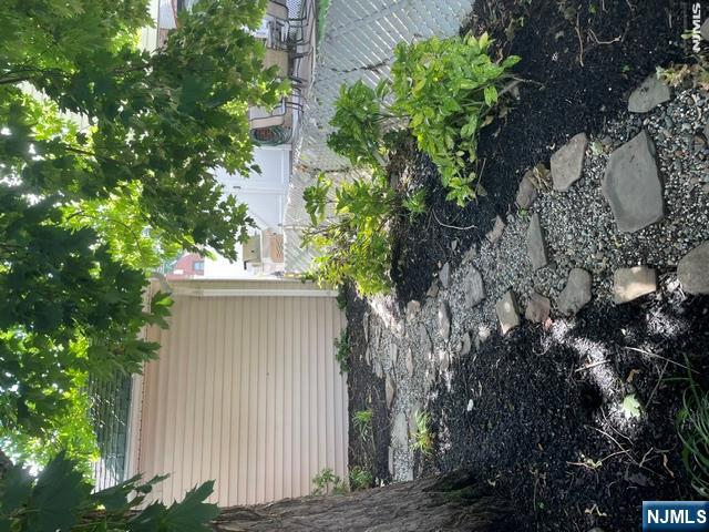 16-18 Morlot Ave, Fair Lawn, NJ 07410