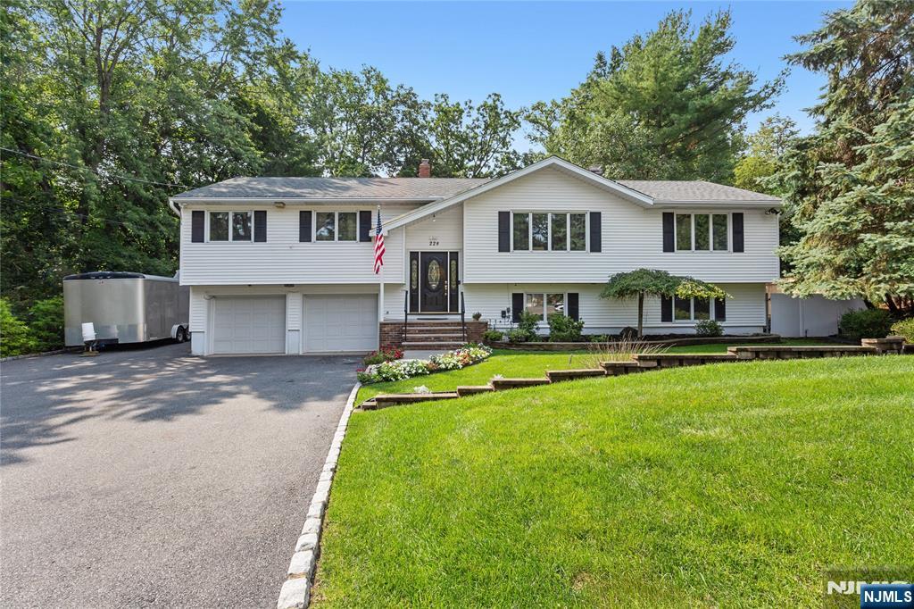 228 Dorothy Drive - Photo 1