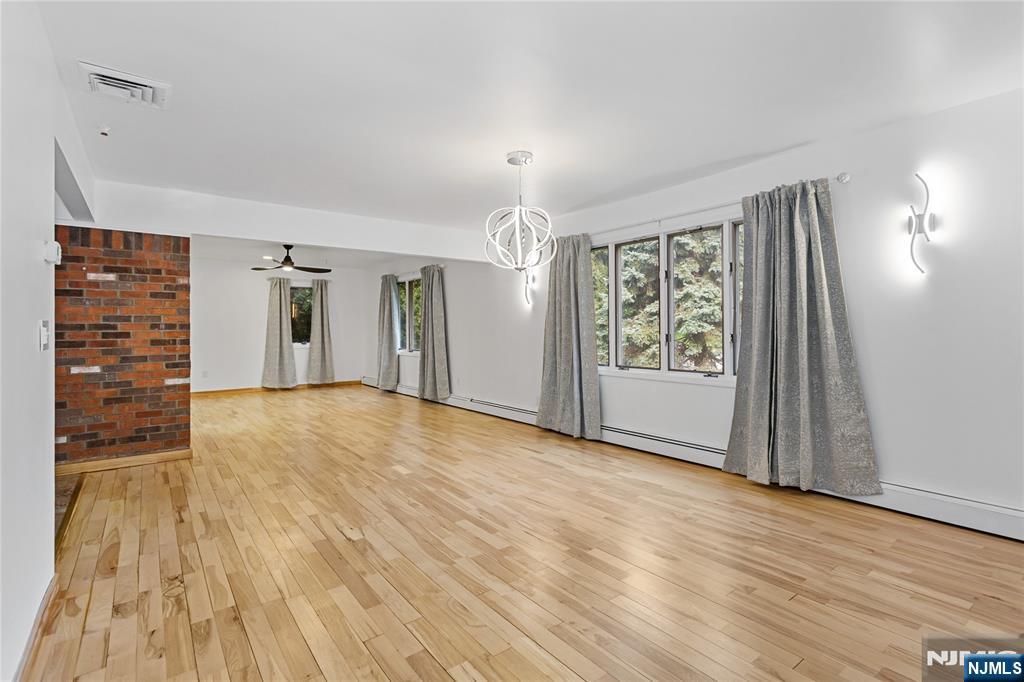228 Dorothy Drive - Photo 2