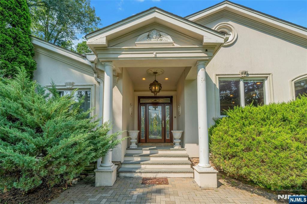 45 Pleasant Avenue - Photo 2