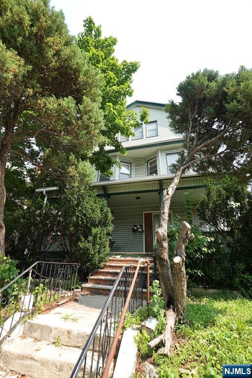 162 N Maple Avenue - Photo 1