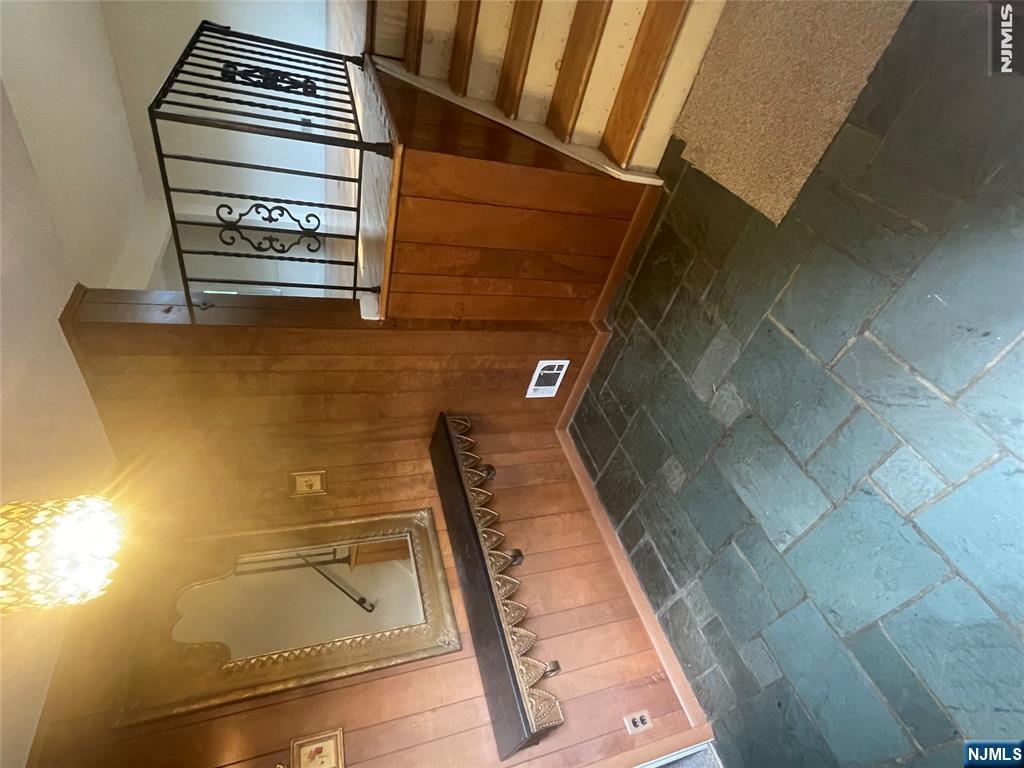 420 Lakeview Drive - Photo 4