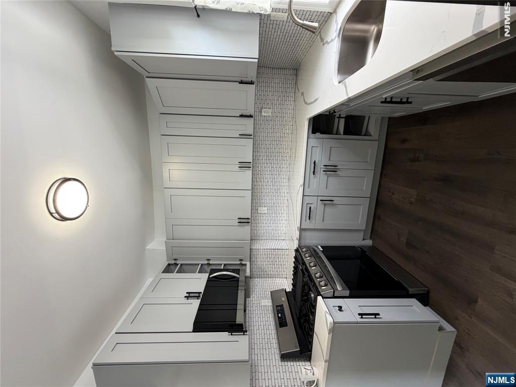 10 Edison Place 2 - Photo 4