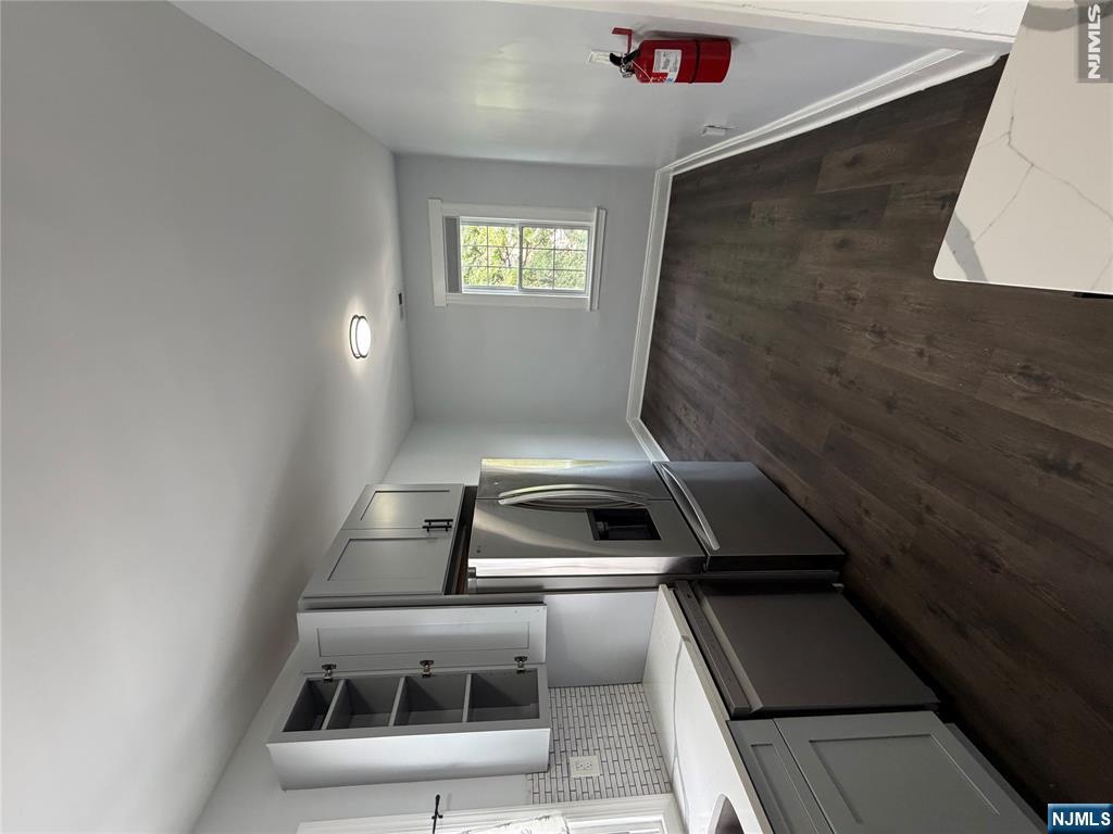 10 Edison Place 2 - Photo 5