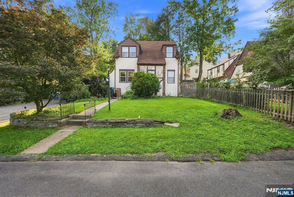 43 Esmond Pl, Tenafly, NJ 07670