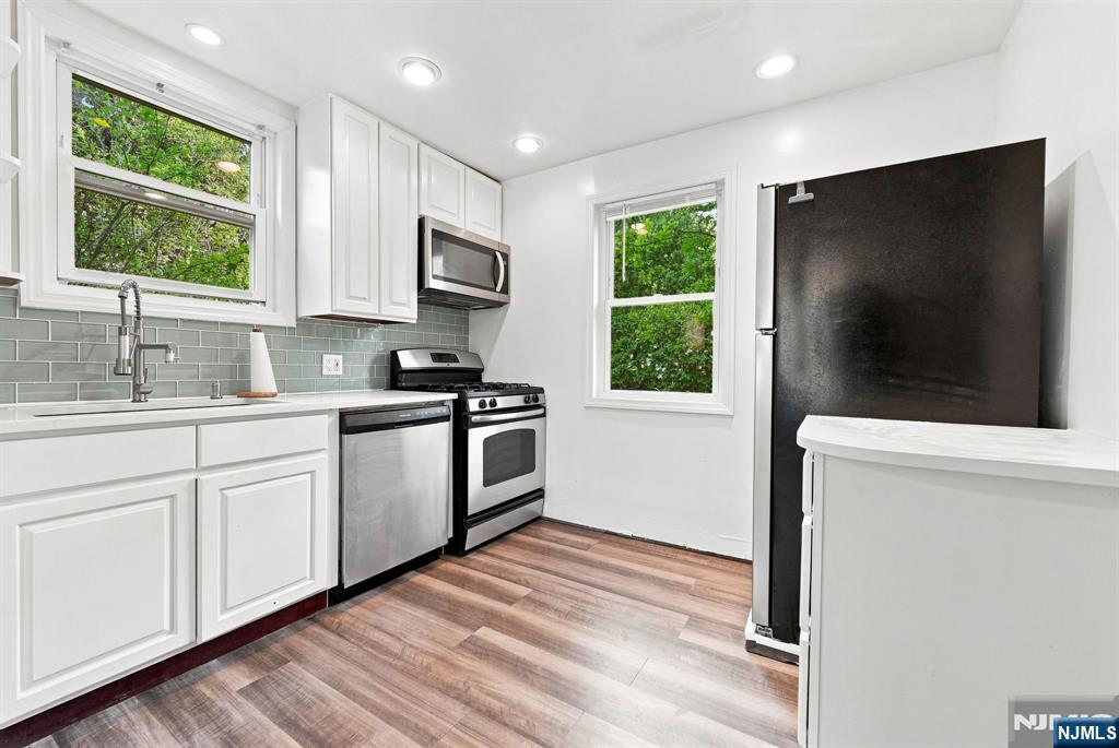 43 Esmond Pl, Tenafly, NJ 07670