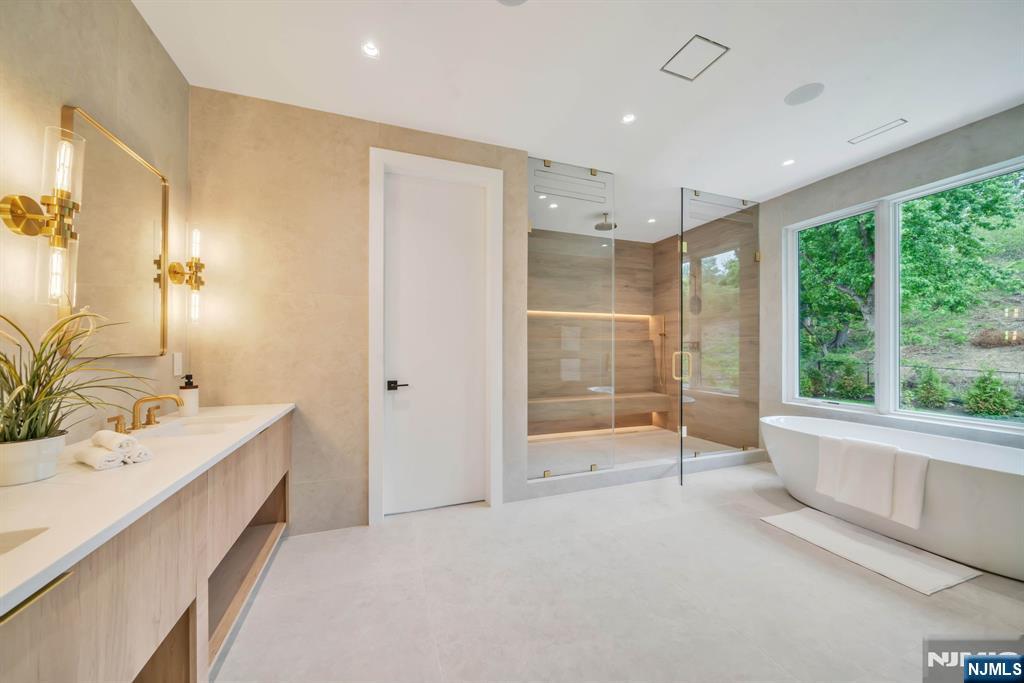61 Mac Arthur Avenue — photo 25