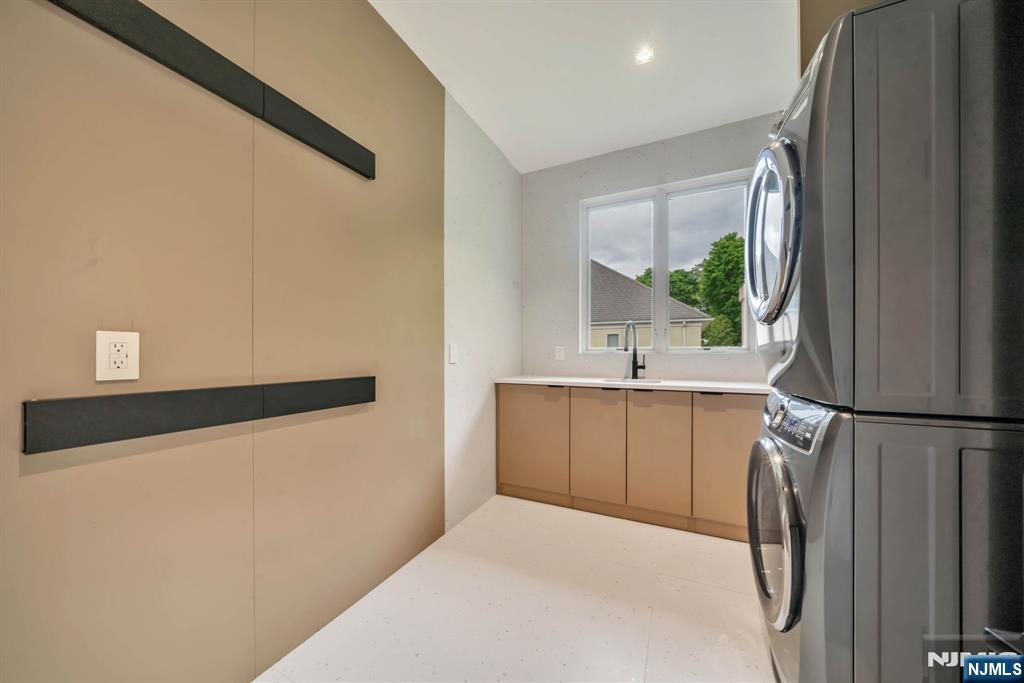 61 Mac Arthur Avenue — photo 26