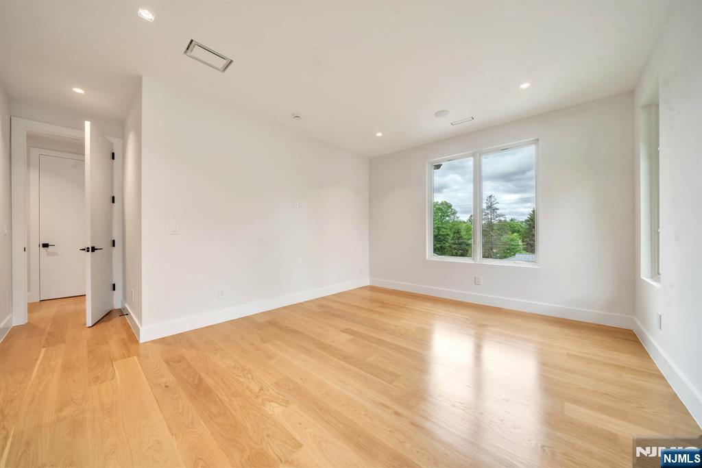 61 Mac Arthur Avenue — photo 27