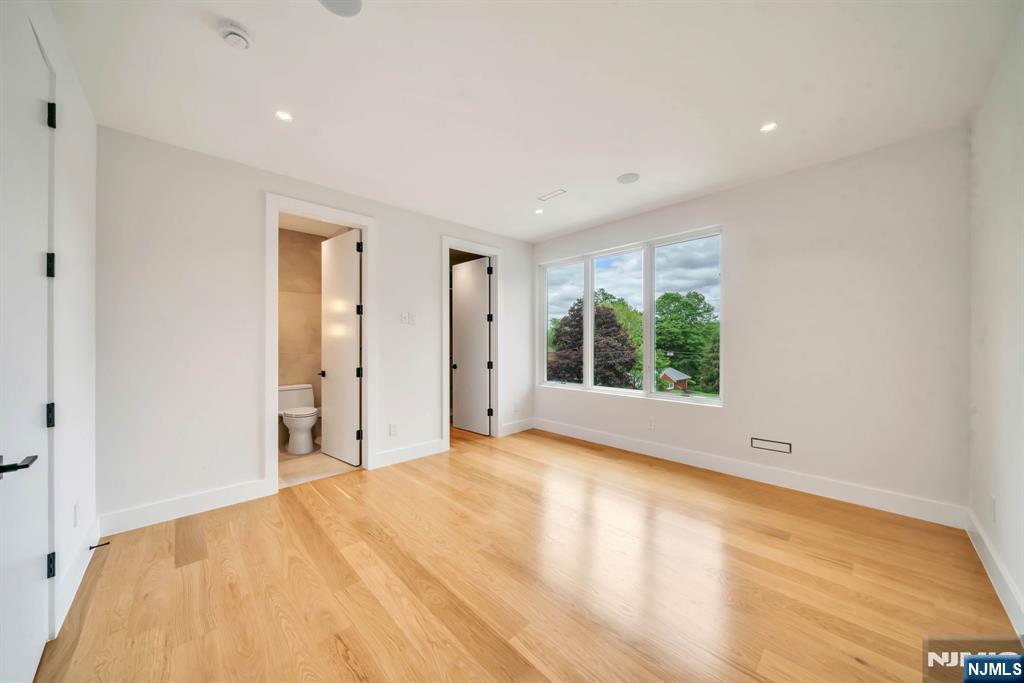 61 Mac Arthur Avenue — photo 29