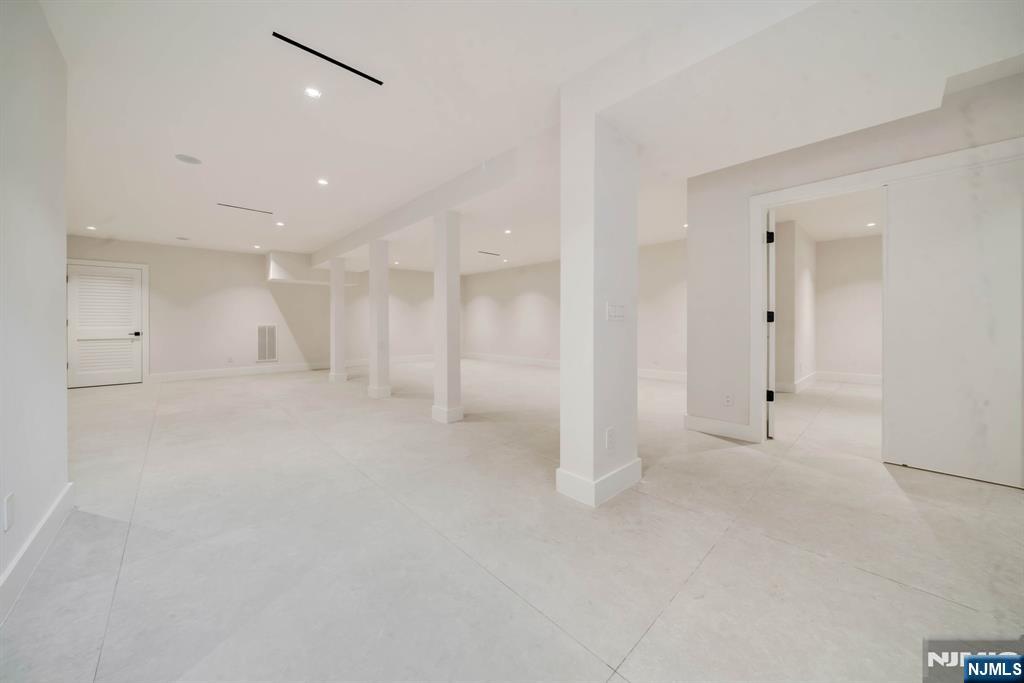 61 Mac Arthur Avenue — photo 31