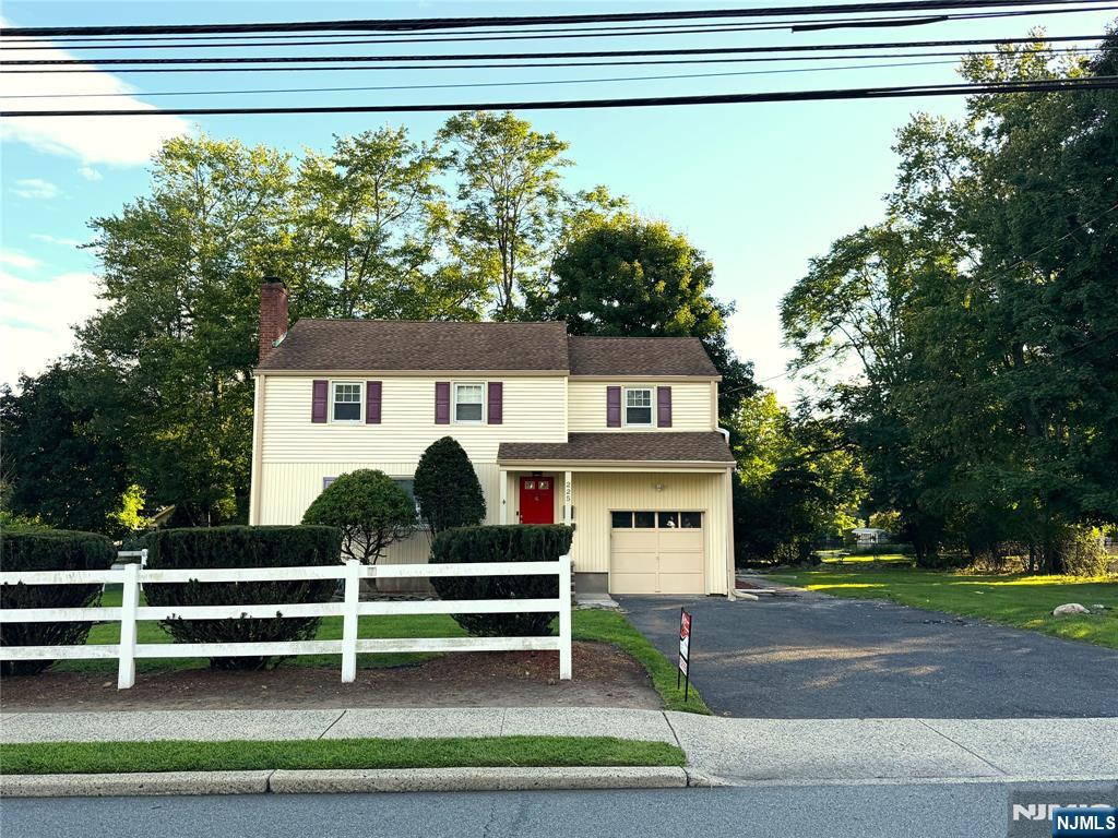 225 Hillside Avenue - Photo 1