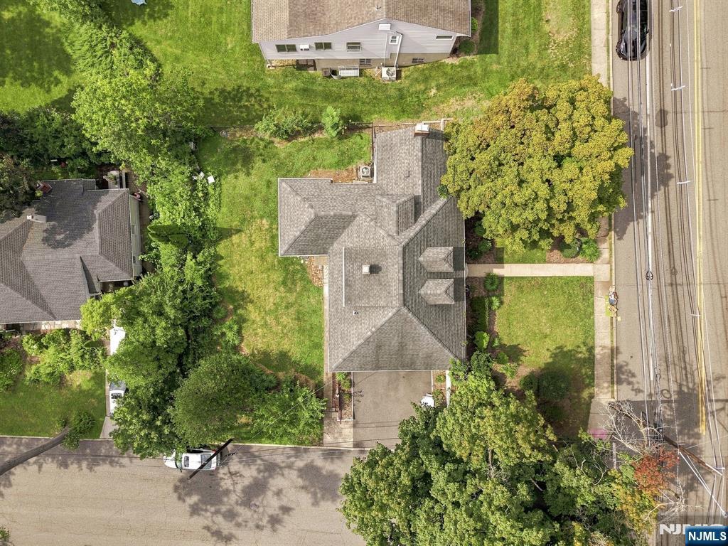 3rd image of 1219 Valley Rd, Clifton, NJ 07043 | MLS# 26030468