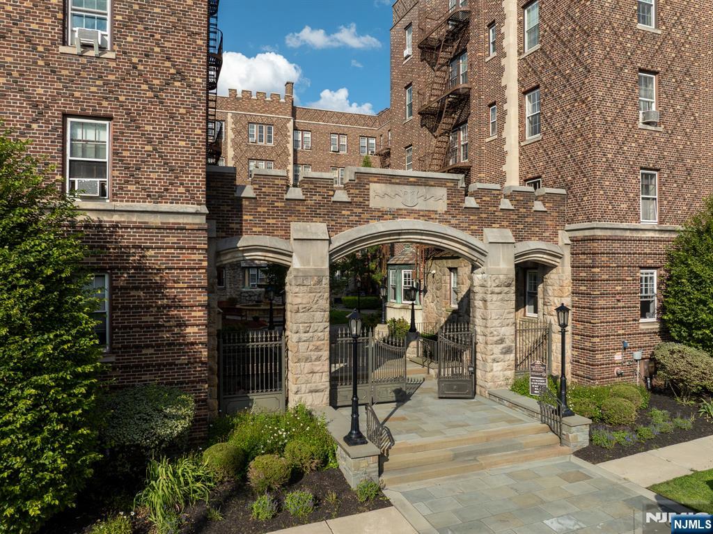 275 Engle Street B1-A - Photo 1