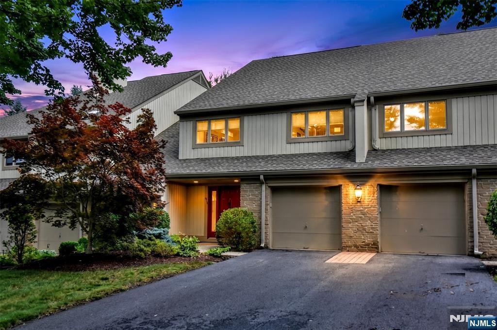 281 E Vista View Dr, Mahwah, NJ 07430