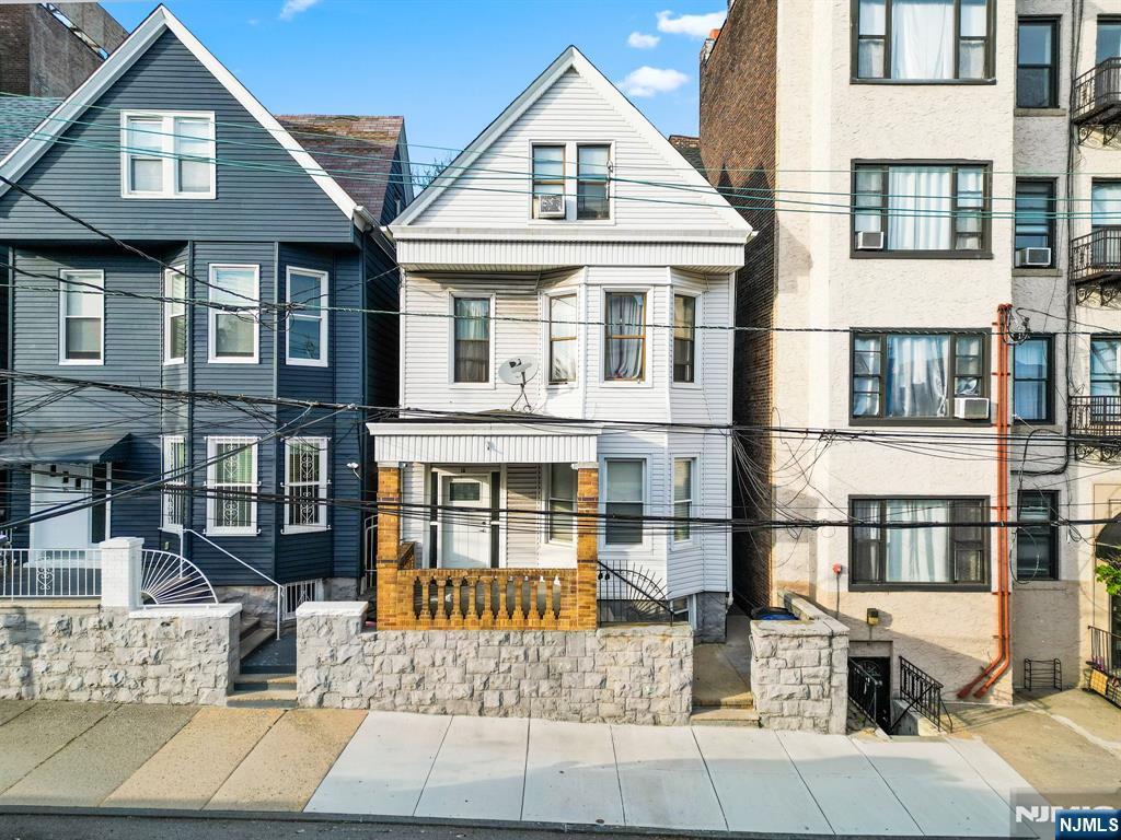 14 48th Street - Photo 1