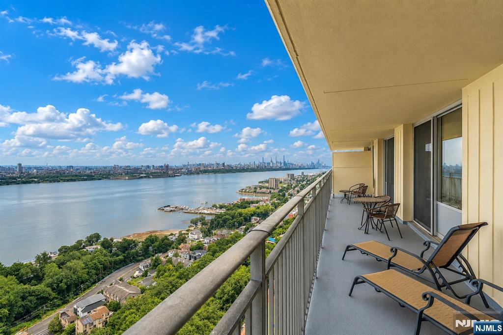 4th image of 1530 Palisades Ave, Fort Lee, NJ 07024