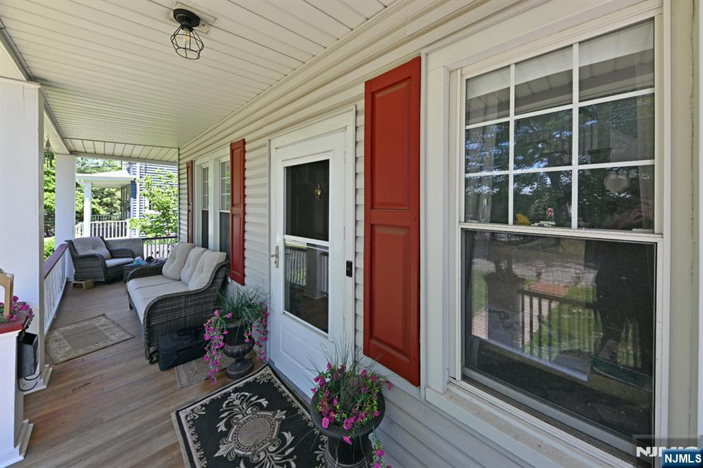 264 Morse Avenue - Photo 3