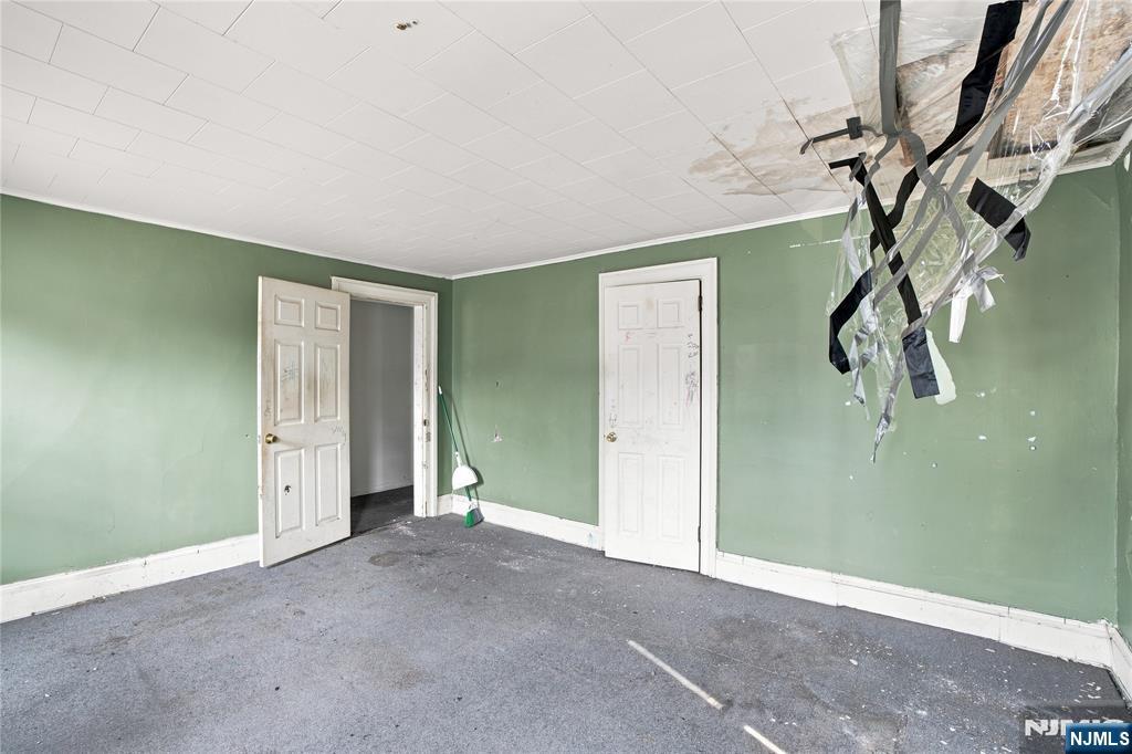 223 Montgomery Street - Photo 4