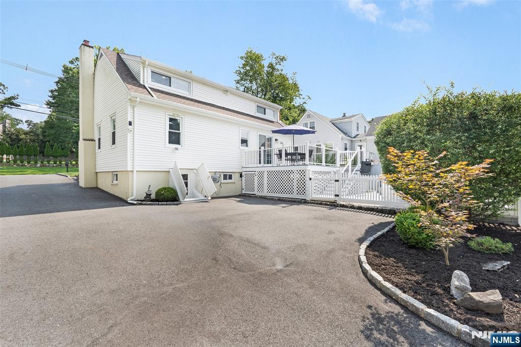 33 Beverly - Photo 4