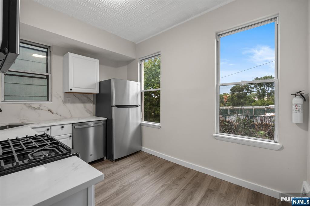 292 Claremont Avenue 2nd floor - Photo 3