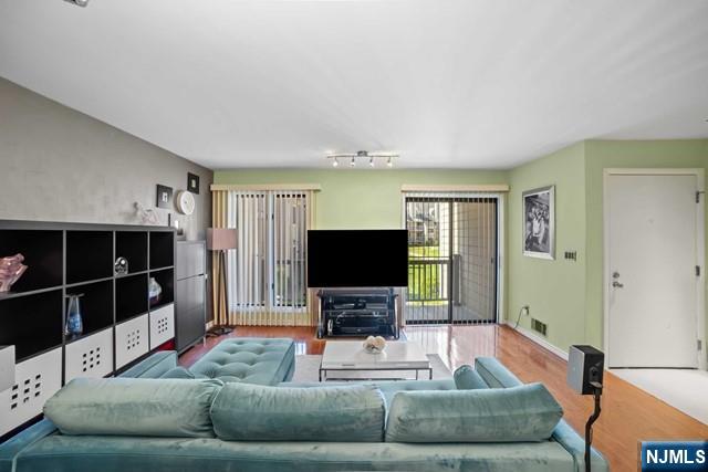 605 River Renaissance - Photo 3