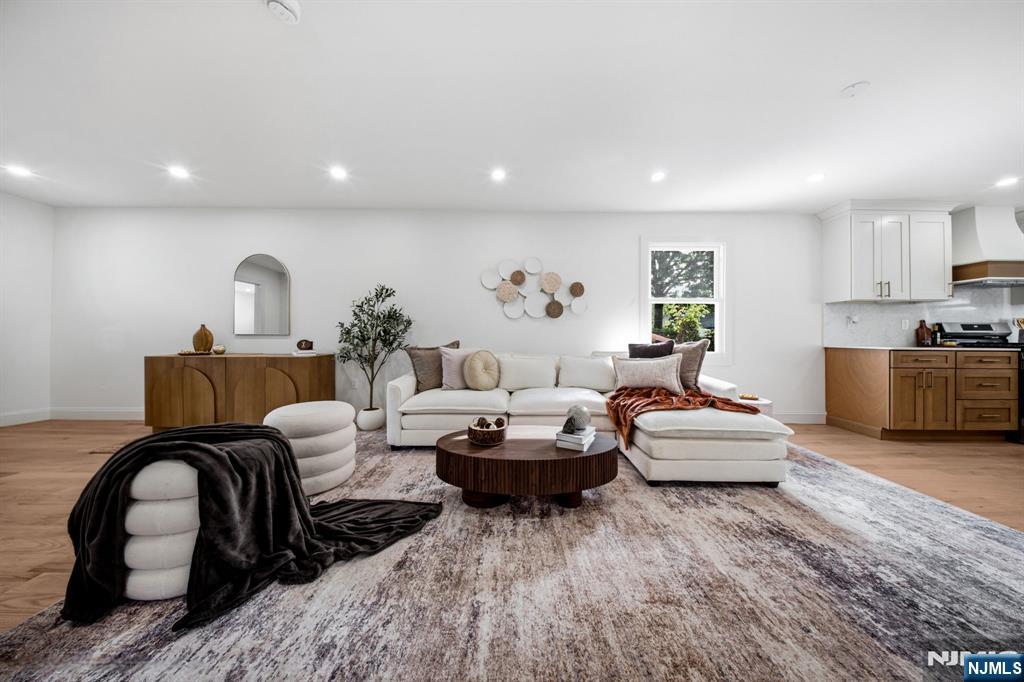 16 Norman Avenue - Photo 4