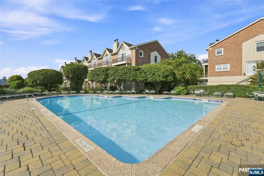200 Grand Cove Way 4J