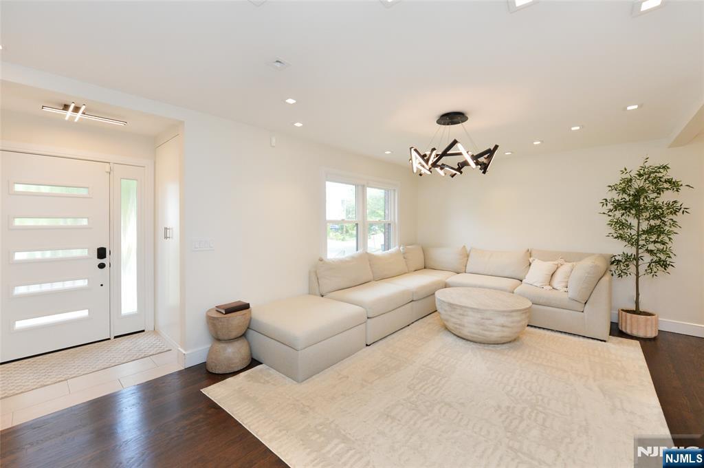 2-06 37th St, Fair Lawn, NJ 07410