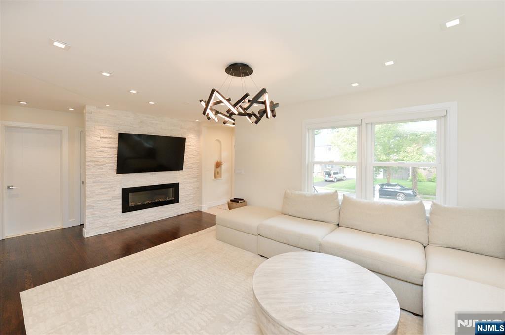 2-06 37th St, Fair Lawn, NJ 07410