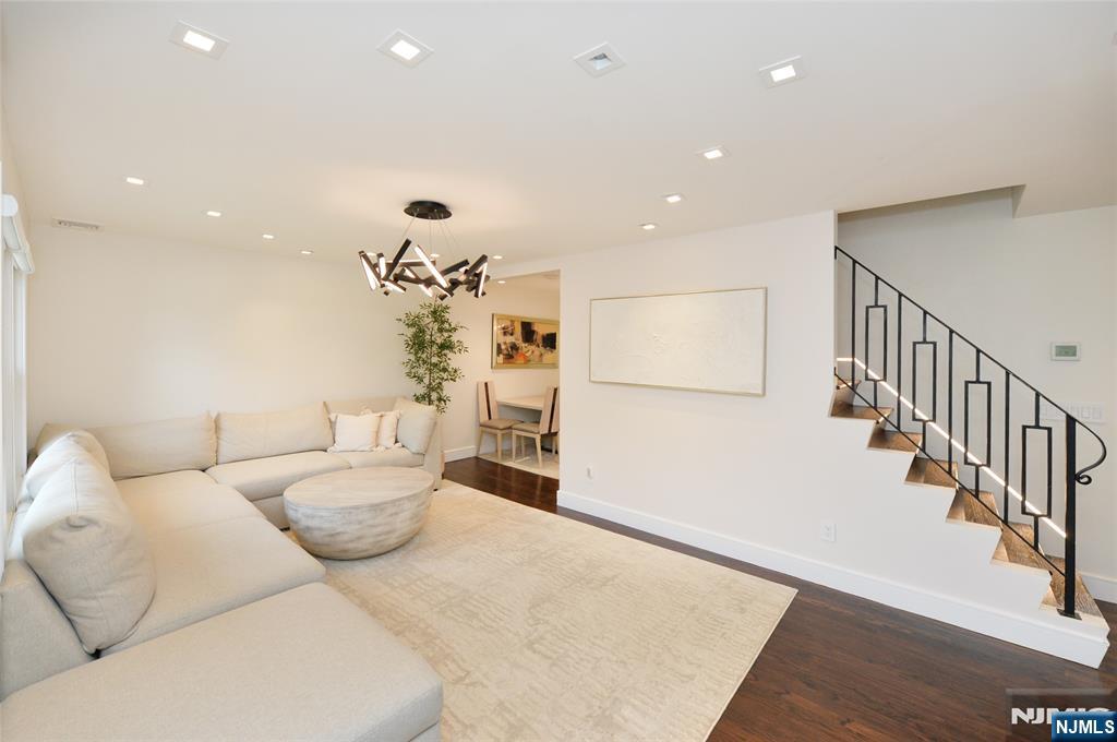 2-06 37th St, Fair Lawn, NJ 07410