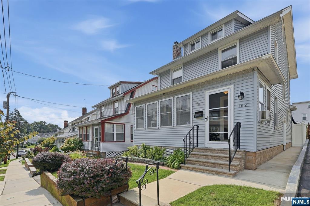 162 Maple Street - Photo 3