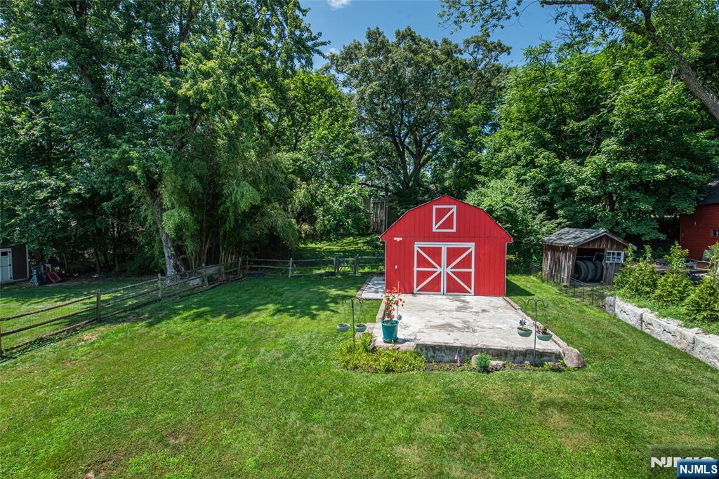 45 Erie Ave, Midland Park, NJ 07432