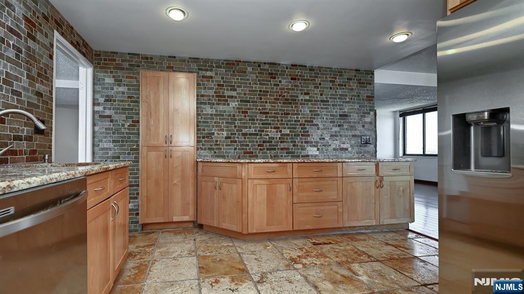 2140 Harmon Cove Tower - Photo 5