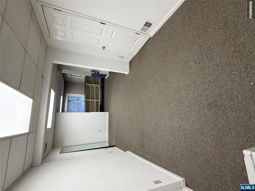 56 Central Avenue Downstairs - Photo 2