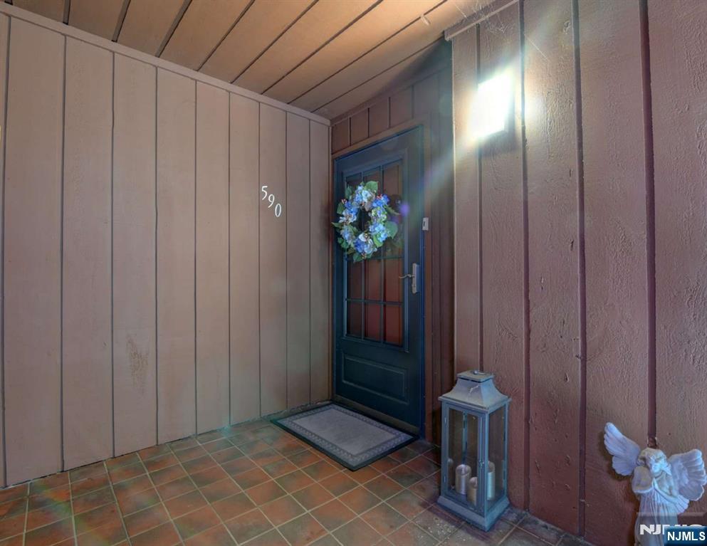 590 Sanderling Court 590 - Photo 2