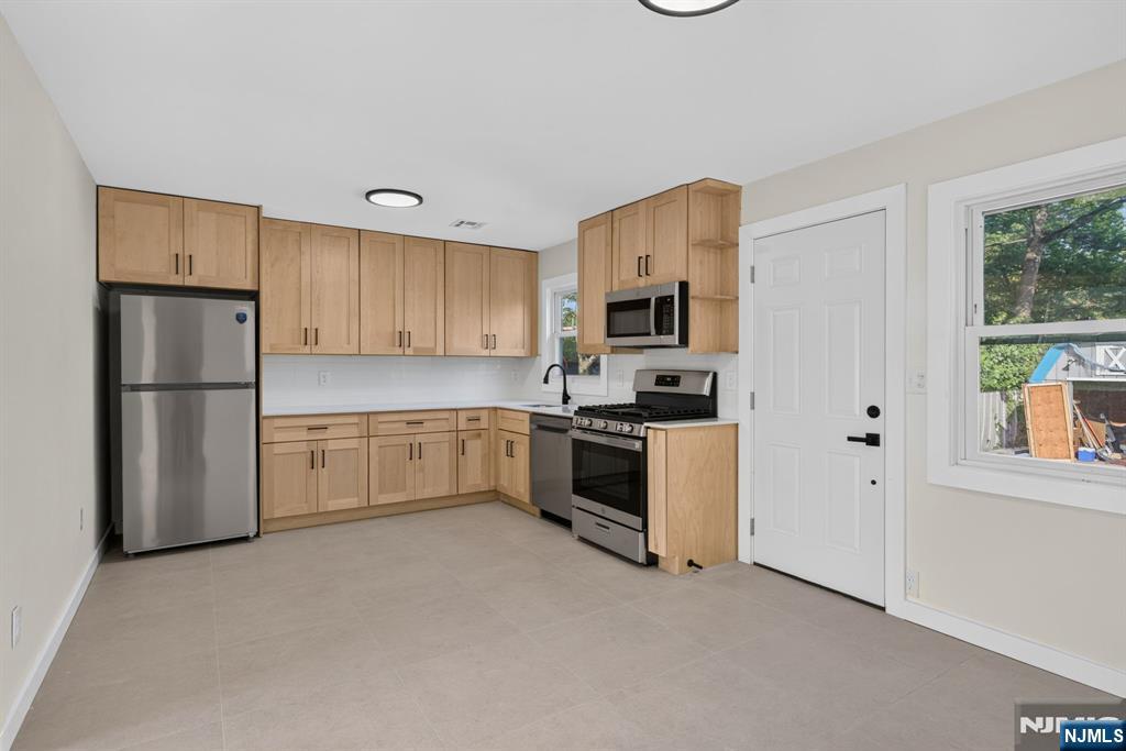 94 Irving Place - Photo 2