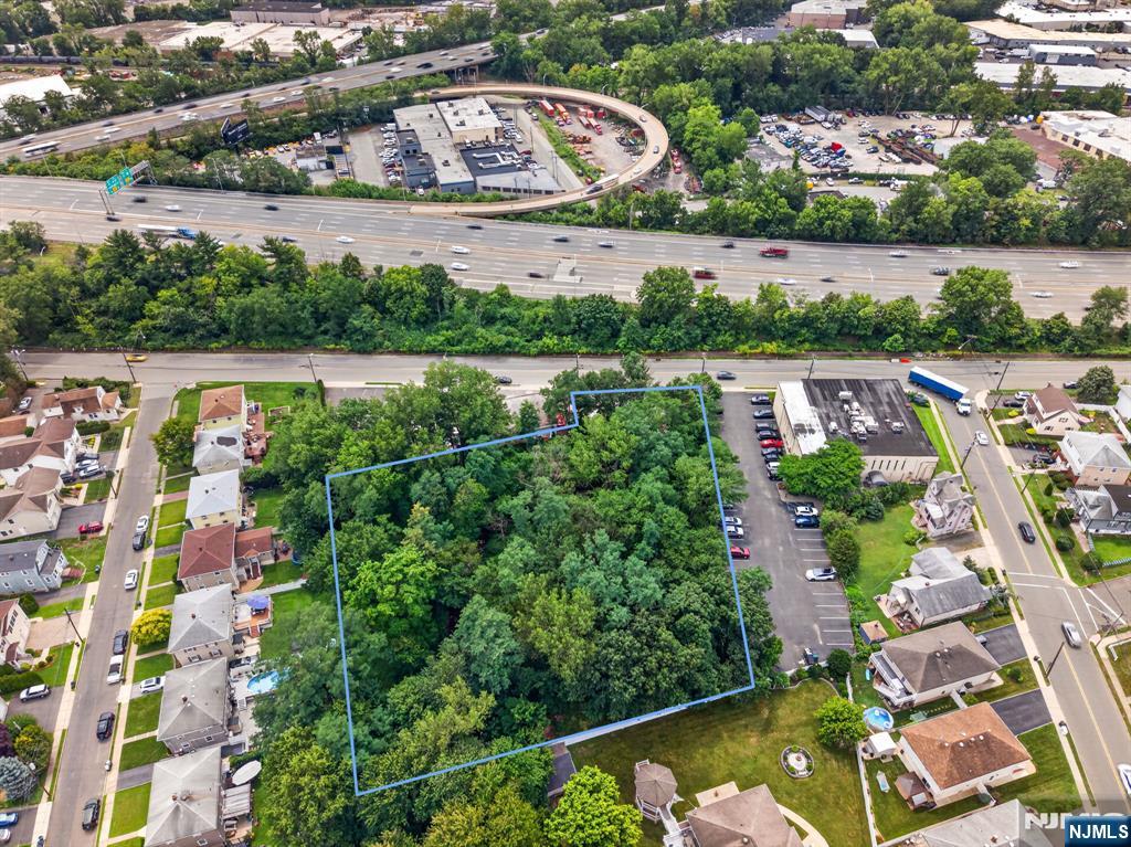 251 Molnar Dr, Elmwood Park, NJ 07407