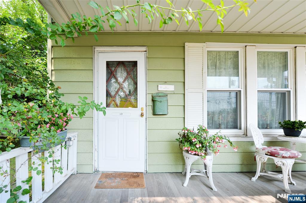 10 Ackerman Avenue - Photo 2