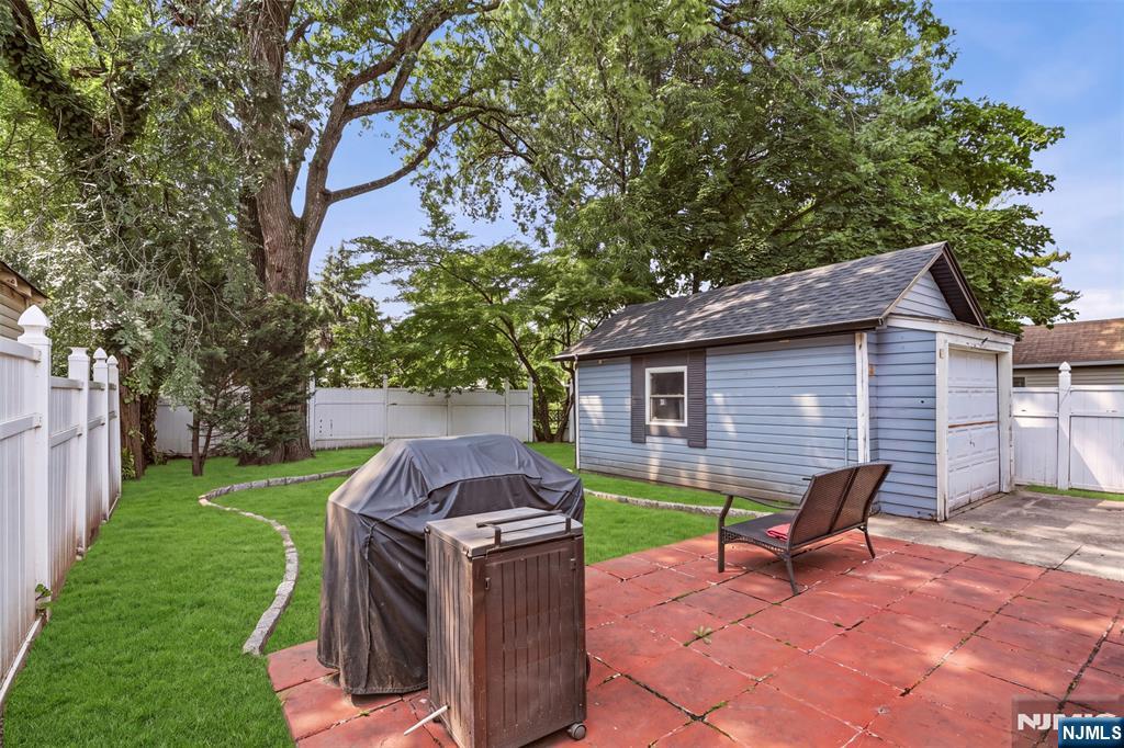 24 Anderson Ave, Bergenfield, NJ 07621