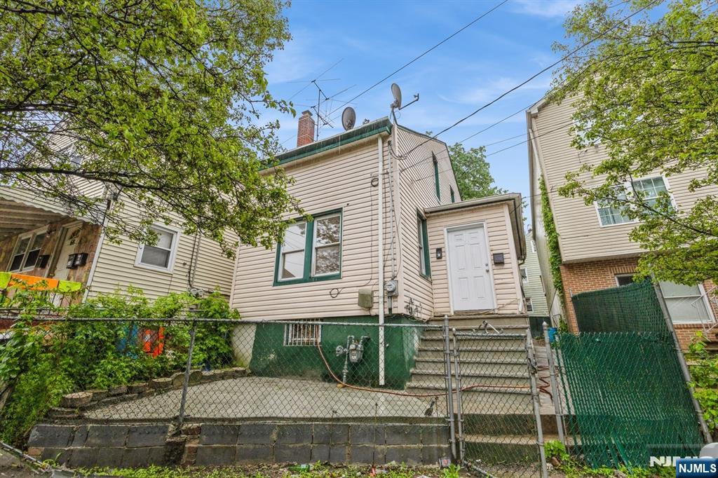 66 Belmont Avenue - Photo 2