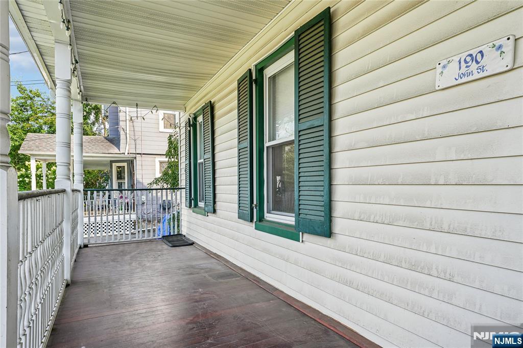 190 John Street - Photo 2