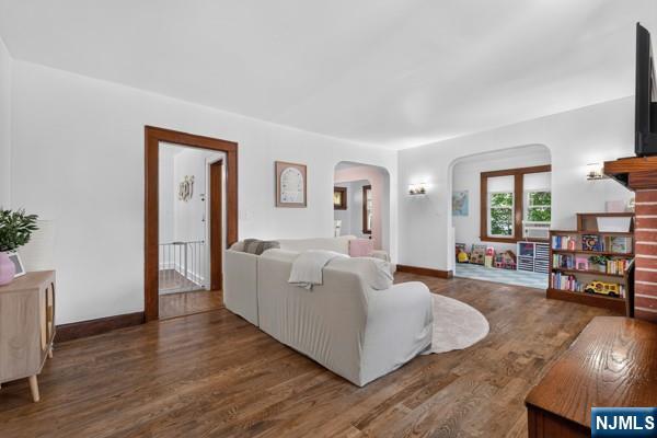 38 Shadyside Ave, Dumont, NJ 07628