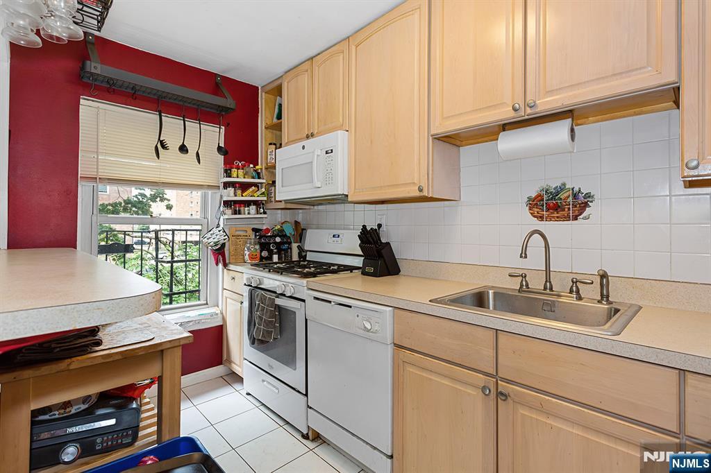 237 Johnson Avenue P6 - Photo 4