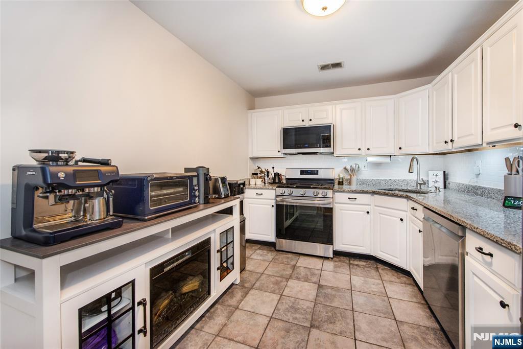 1066 Chedworth Circle - Photo 4