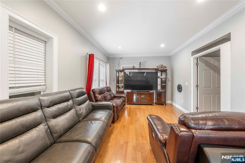 300-302 Ridge Street - Photo 4
