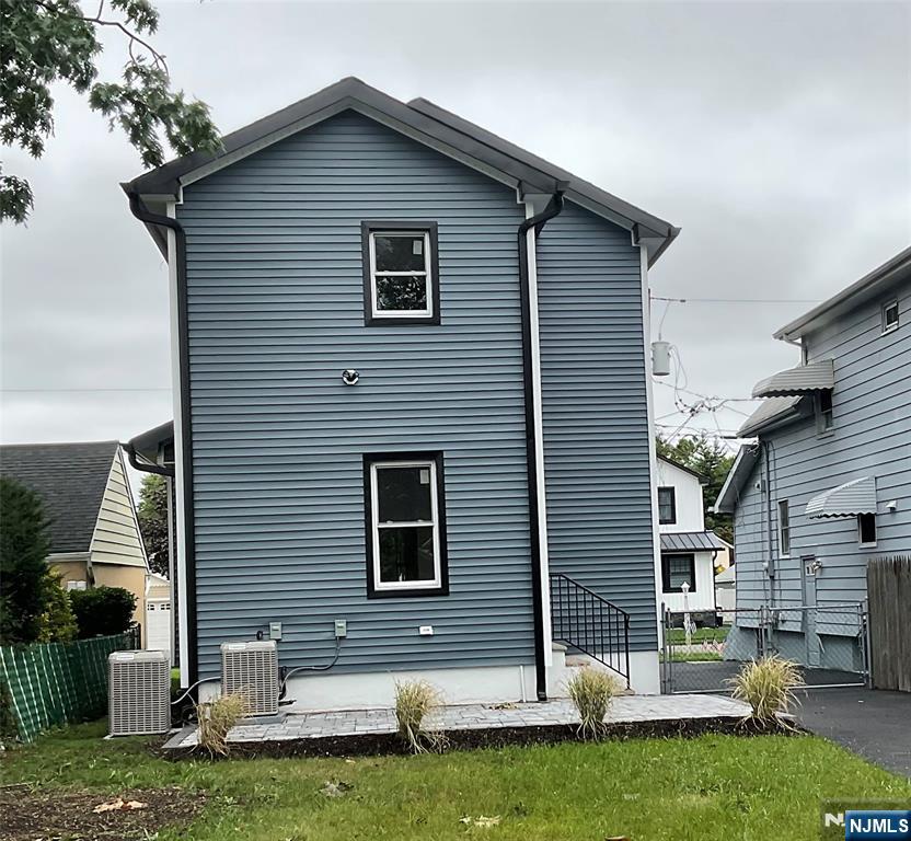 340 Watson Avenue - Photo 3