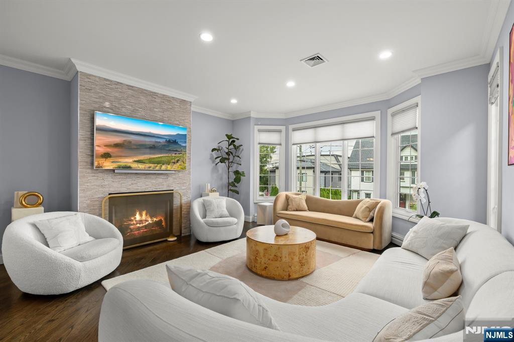 48 Myrtle Ave, Edgewater, NJ 07020