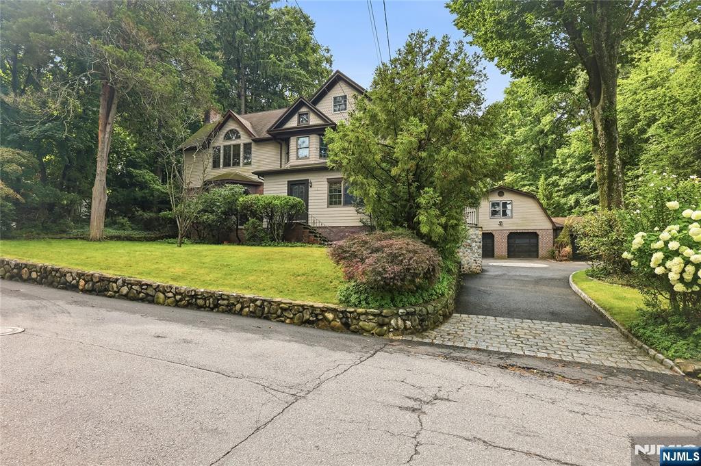 41 Crest Road - Photo 1